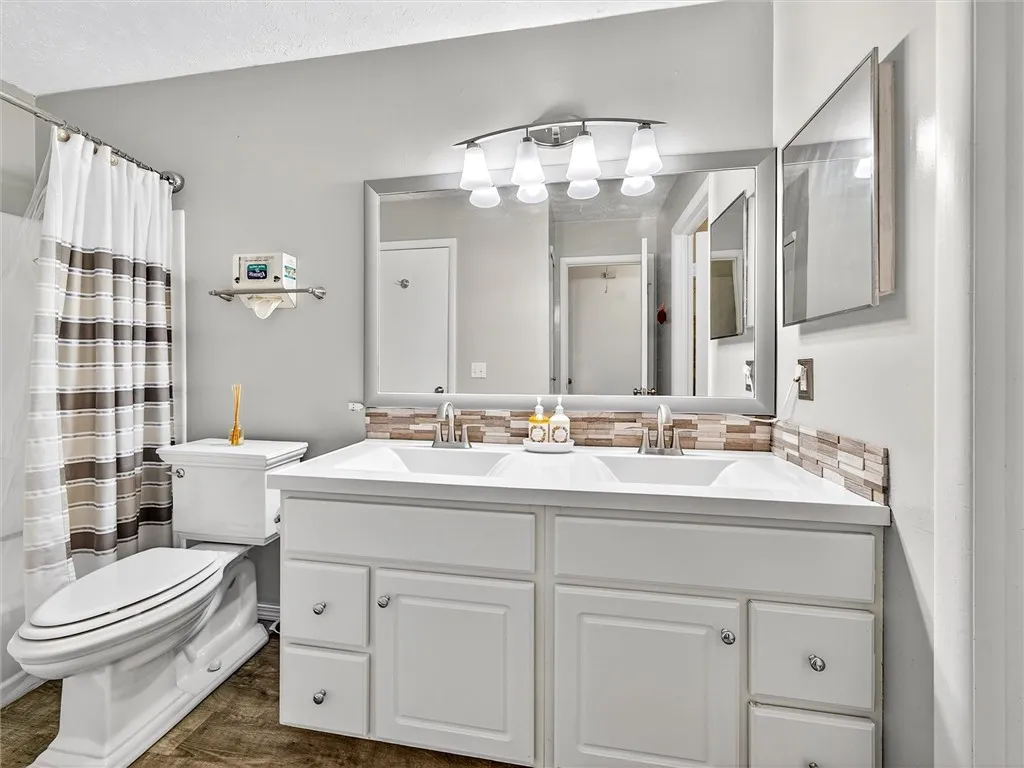 478 Eastbrooke Lane, Brighton, New York 14618, Brighton, New York 14618, 2 Bedrooms Bedrooms, 4 Rooms Rooms,1 BathroomBathrooms,Residential,For Sale,478 Eastbrooke Lane, Brighton, New York 14618,0,R1644404