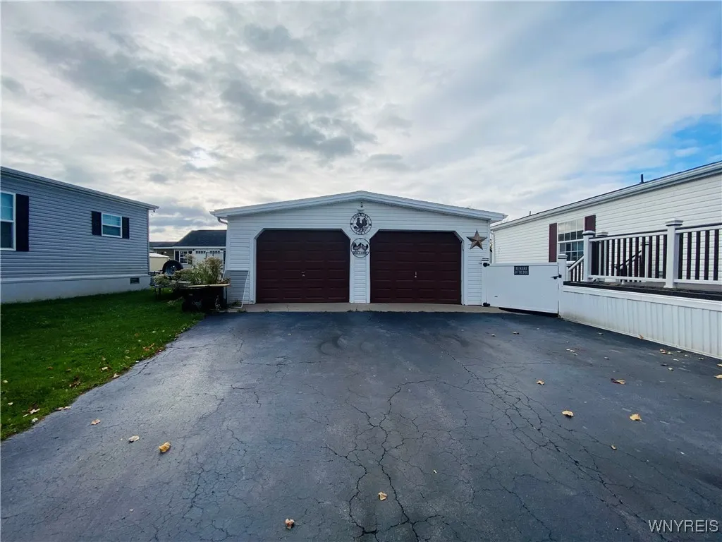 837 Willowbrook Drive, Lockport City, New York 140, Lockport City, New York 14094, 3 Bedrooms Bedrooms, 7 Rooms Rooms,2 BathroomsBathrooms,Residential,For Sale,837 Willowbrook Drive, Lockport City, New York 140,0,B1644941