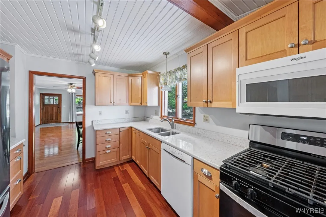 424 Linden Ave, Aurora, New York 14052, Aurora, New York 14052, 4 Bedrooms Bedrooms, 8 Rooms Rooms,2 BathroomsBathrooms,Residential,For Sale,424 Linden Ave, Aurora, New York 14052,0,B1644194