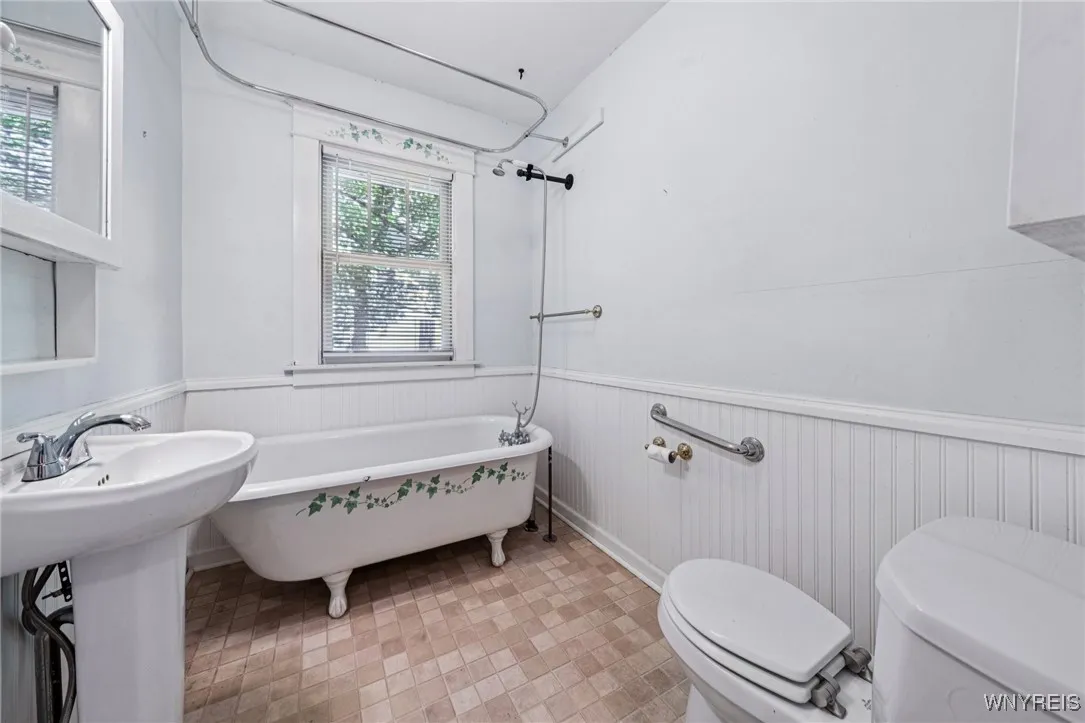 424 Linden Ave, Aurora, New York 14052, Aurora, New York 14052, 4 Bedrooms Bedrooms, 8 Rooms Rooms,2 BathroomsBathrooms,Residential,For Sale,424 Linden Ave, Aurora, New York 14052,0,B1644194