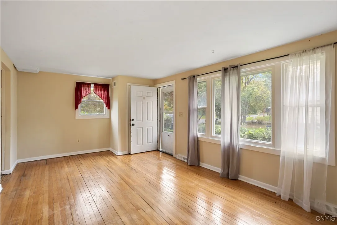 205 Crehange Street 7, Syracuse, New York 13205, Syracuse, New York 13205, 6 Bedrooms Bedrooms, ,2 BathroomsBathrooms,Residential,For Sale,205 Crehange Street 7, Syracuse, New York 13205,0,S1644624