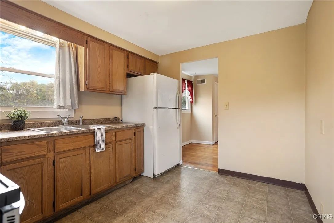 205 Crehange Street 7, Syracuse, New York 13205, Syracuse, New York 13205, 6 Bedrooms Bedrooms, ,2 BathroomsBathrooms,Residential,For Sale,205 Crehange Street 7, Syracuse, New York 13205,0,S1644624