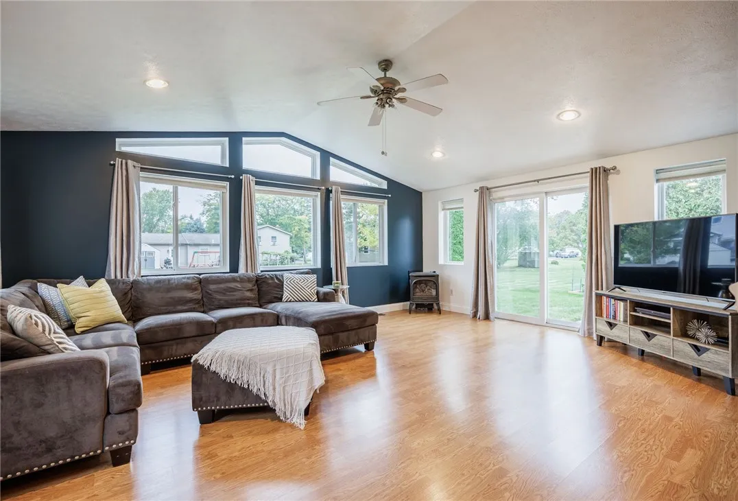 99 Larkins Crossing, Greece, New York 14612, Greece, New York 14612, 2 Bedrooms Bedrooms, 7 Rooms Rooms,2 BathroomsBathrooms,Residential,For Sale,99 Larkins Crossing, Greece, New York 14612,0,R1644573