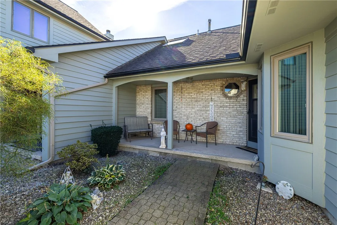 36 Wood Run Commons, Greece, New York 14612, Greece, New York 14612, 2 Bedrooms Bedrooms, 5 Rooms Rooms,2 BathroomsBathrooms,Residential,For Sale,36 Wood Run Commons, Greece, New York 14612,0,R1643944