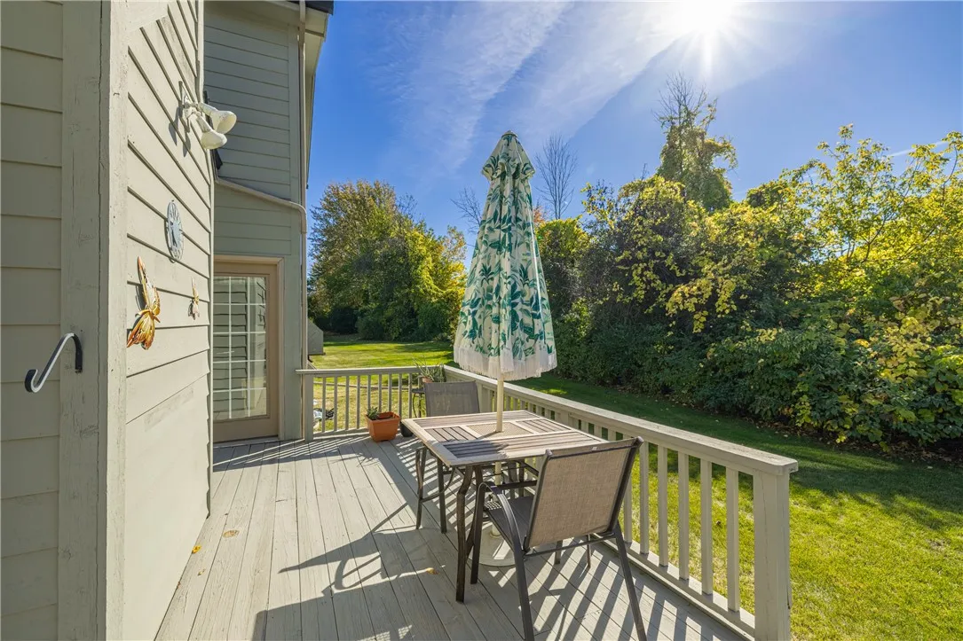 36 Wood Run Commons, Greece, New York 14612, Greece, New York 14612, 2 Bedrooms Bedrooms, 5 Rooms Rooms,2 BathroomsBathrooms,Residential,For Sale,36 Wood Run Commons, Greece, New York 14612,0,R1643944