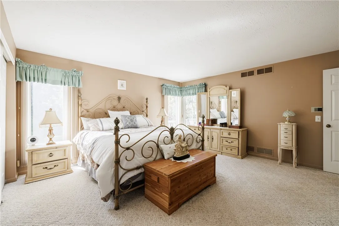 36 Wood Run Commons, Greece, New York 14612, Greece, New York 14612, 2 Bedrooms Bedrooms, 5 Rooms Rooms,2 BathroomsBathrooms,Residential,For Sale,36 Wood Run Commons, Greece, New York 14612,0,R1643944