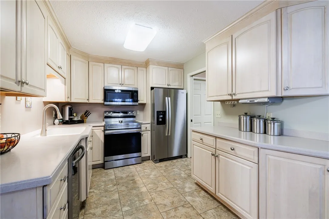 36 Wood Run Commons, Greece, New York 14612, Greece, New York 14612, 2 Bedrooms Bedrooms, 5 Rooms Rooms,2 BathroomsBathrooms,Residential,For Sale,36 Wood Run Commons, Greece, New York 14612,0,R1643944
