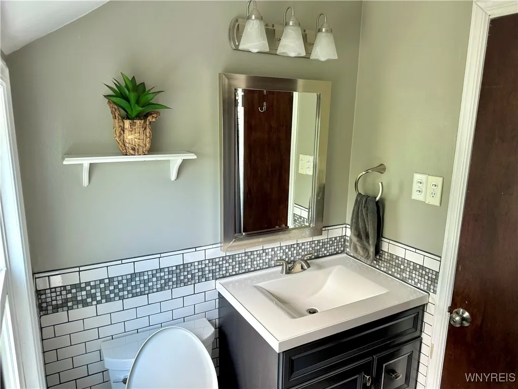 64 Gresham Drive, Amherst, New York 14226, Amherst, New York 14226, 3 Bedrooms Bedrooms, 6 Rooms Rooms,1 BathroomBathrooms,Residential,For Sale,64 Gresham Drive, Amherst, New York 14226,0,B1644869