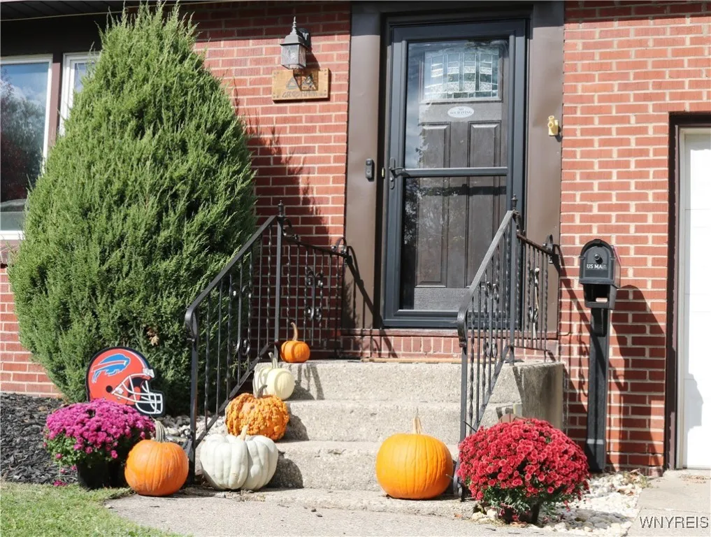 64 Gresham Drive, Amherst, New York 14226, Amherst, New York 14226, 3 Bedrooms Bedrooms, 6 Rooms Rooms,1 BathroomBathrooms,Residential,For Sale,64 Gresham Drive, Amherst, New York 14226,0,B1644869