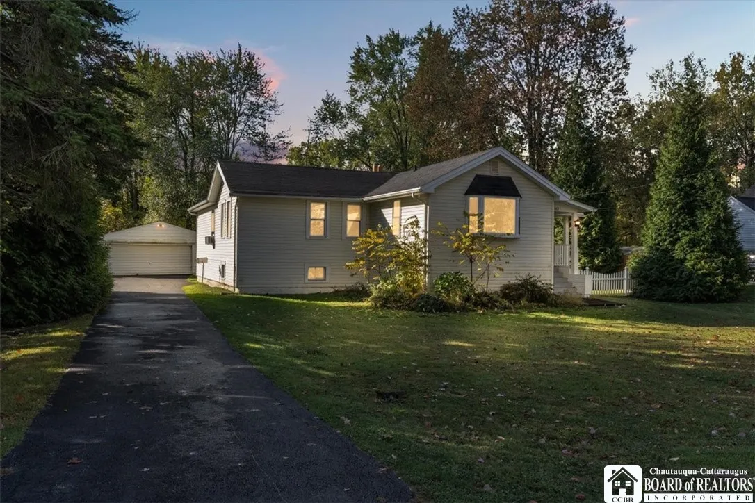864 Ruie Road, North Tonawanda, New York 14120, North Tonawanda, New York 14120, 3 Bedrooms Bedrooms, 7 Rooms Rooms,1 BathroomBathrooms,Residential,For Sale,864 Ruie Road, North Tonawanda, New York 14120,0,R1644871