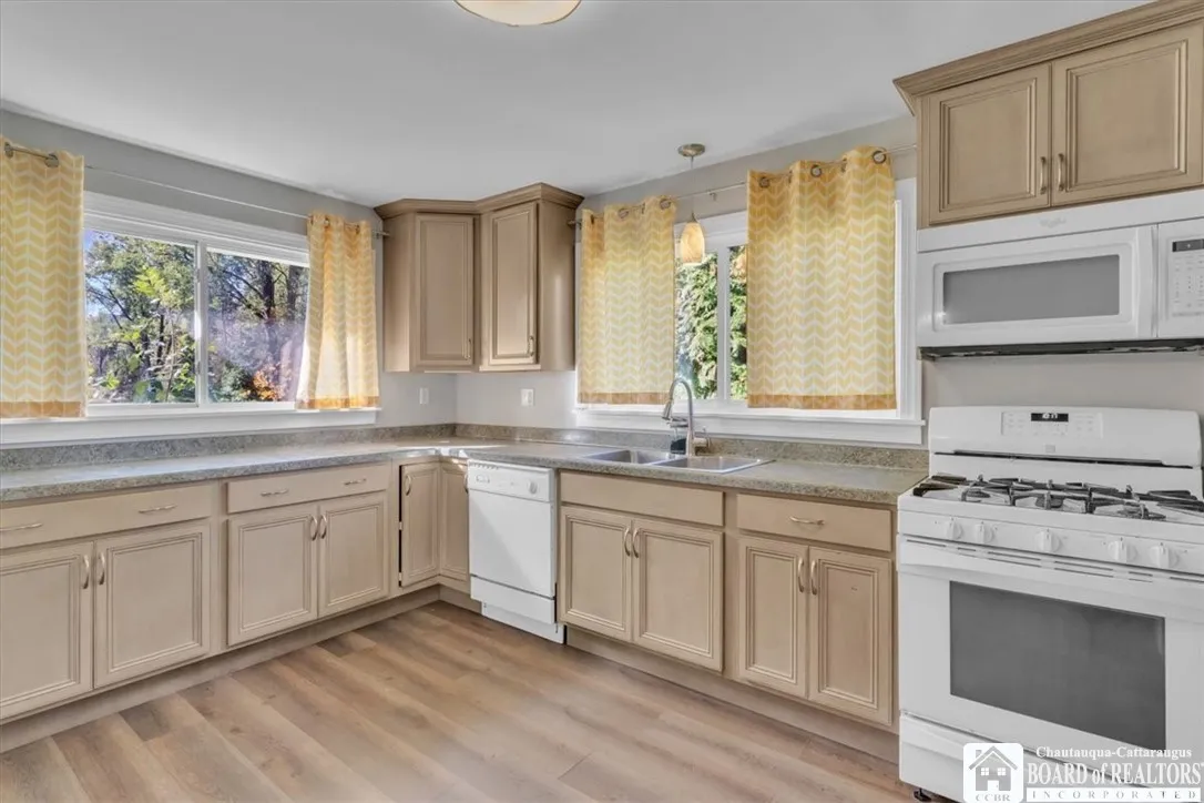 864 Ruie Road, North Tonawanda, New York 14120, North Tonawanda, New York 14120, 3 Bedrooms Bedrooms, 7 Rooms Rooms,1 BathroomBathrooms,Residential,For Sale,864 Ruie Road, North Tonawanda, New York 14120,0,R1644871