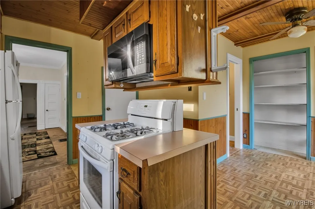 264 Highland Avenue, Buffalo, New York 14222, Buffalo, New York 14222, 4 Bedrooms Bedrooms, 10 Rooms Rooms,1 BathroomBathrooms,Residential,For Sale,264 Highland Avenue, Buffalo, New York 14222,0,B1644448