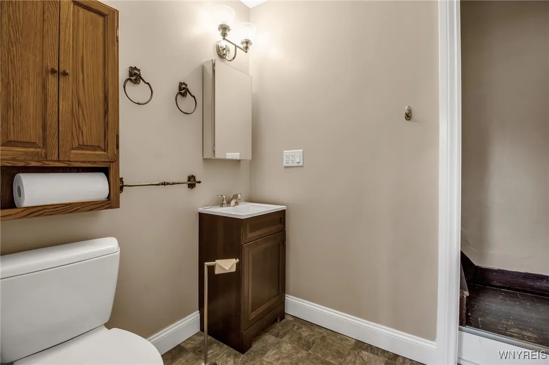 264 Highland Avenue, Buffalo, New York 14222, Buffalo, New York 14222, 4 Bedrooms Bedrooms, 10 Rooms Rooms,1 BathroomBathrooms,Residential,For Sale,264 Highland Avenue, Buffalo, New York 14222,0,B1644448