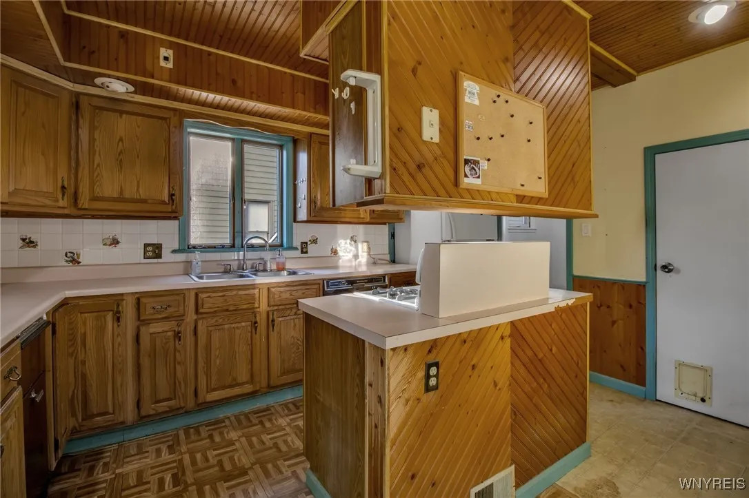264 Highland Avenue, Buffalo, New York 14222, Buffalo, New York 14222, 4 Bedrooms Bedrooms, 10 Rooms Rooms,1 BathroomBathrooms,Residential,For Sale,264 Highland Avenue, Buffalo, New York 14222,0,B1644448