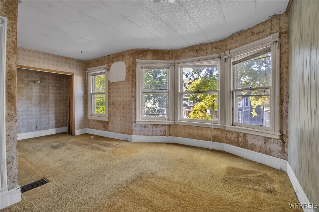 264 Highland Avenue, Buffalo, New York 14222, Buffalo, New York 14222, 4 Bedrooms Bedrooms, 10 Rooms Rooms,1 BathroomBathrooms,Residential,For Sale,264 Highland Avenue, Buffalo, New York 14222,0,B1644448