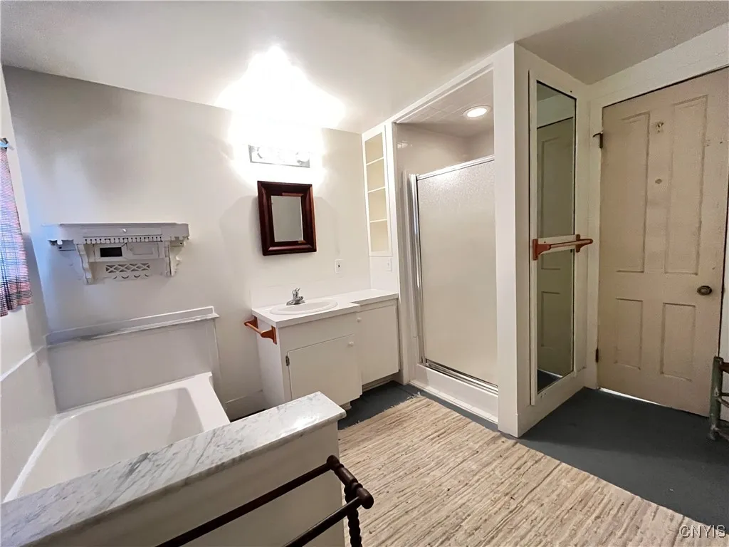 2nd Floor Full Bath