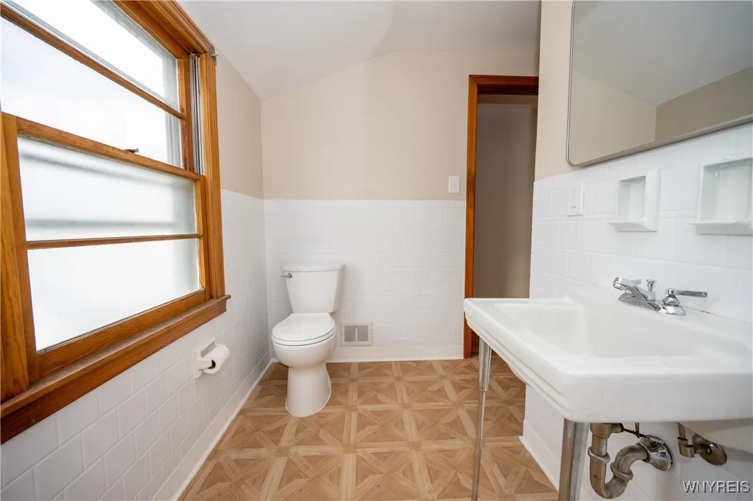 12 Gettysburg Avenue, Tonawanda, New York 14223, Tonawanda, New York 14223, 3 Bedrooms Bedrooms, 6 Rooms Rooms,1 BathroomBathrooms,Residential,For Sale,12 Gettysburg Avenue, Tonawanda, New York 14223,0,B1644734