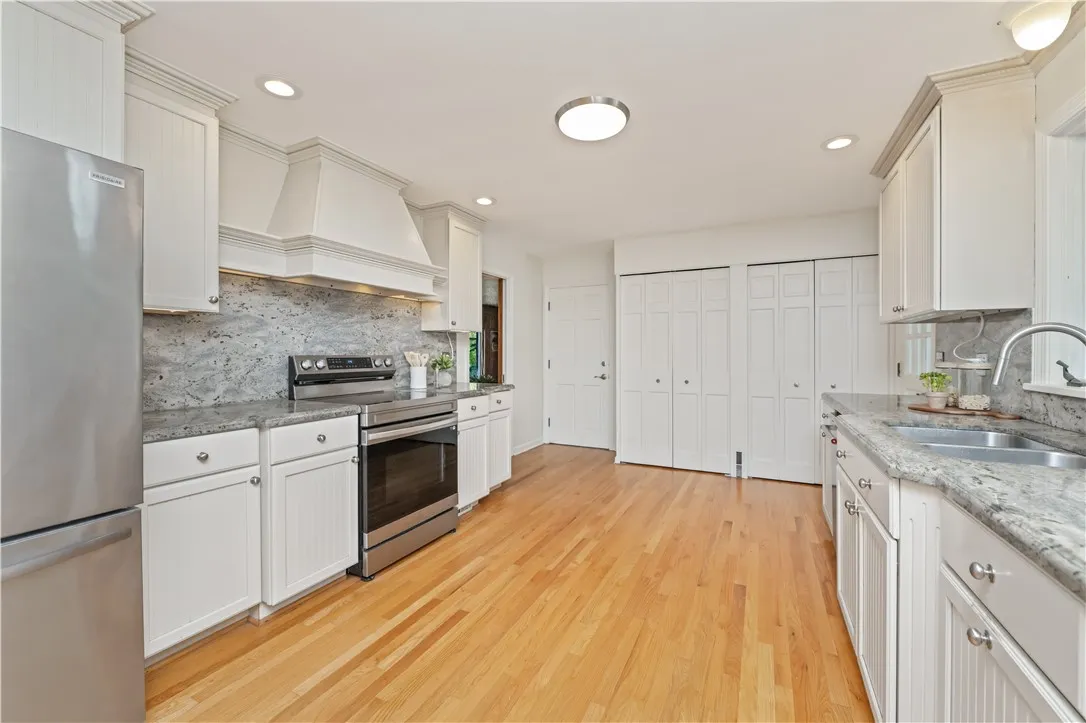 41 Old Farm Circle, Pittsford, New York 14534, Pittsford, New York 14534, 4 Bedrooms Bedrooms, 11 Rooms Rooms,3 BathroomsBathrooms,Residential,For Sale,41 Old Farm Circle, Pittsford, New York 14534,0,R1644993