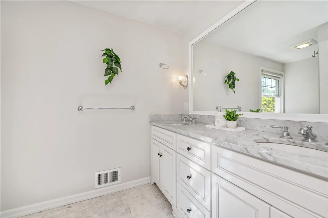 41 Old Farm Circle, Pittsford, New York 14534, Pittsford, New York 14534, 4 Bedrooms Bedrooms, 11 Rooms Rooms,3 BathroomsBathrooms,Residential,For Sale,41 Old Farm Circle, Pittsford, New York 14534,0,R1644993