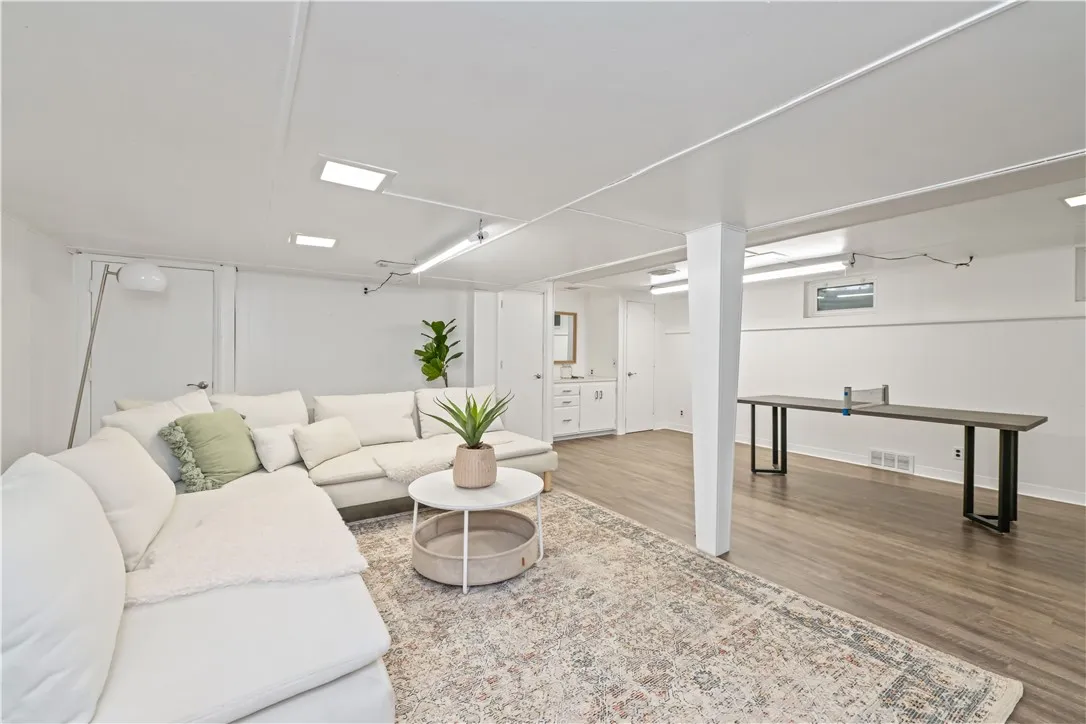 41 Old Farm Circle, Pittsford, New York 14534, Pittsford, New York 14534, 4 Bedrooms Bedrooms, 11 Rooms Rooms,3 BathroomsBathrooms,Residential,For Sale,41 Old Farm Circle, Pittsford, New York 14534,0,R1644993