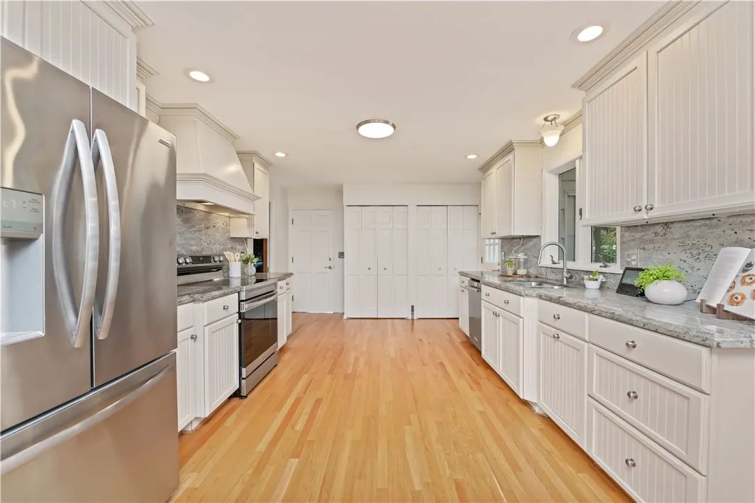 41 Old Farm Circle, Pittsford, New York 14534, Pittsford, New York 14534, 4 Bedrooms Bedrooms, 11 Rooms Rooms,3 BathroomsBathrooms,Residential,For Sale,41 Old Farm Circle, Pittsford, New York 14534,0,R1644993