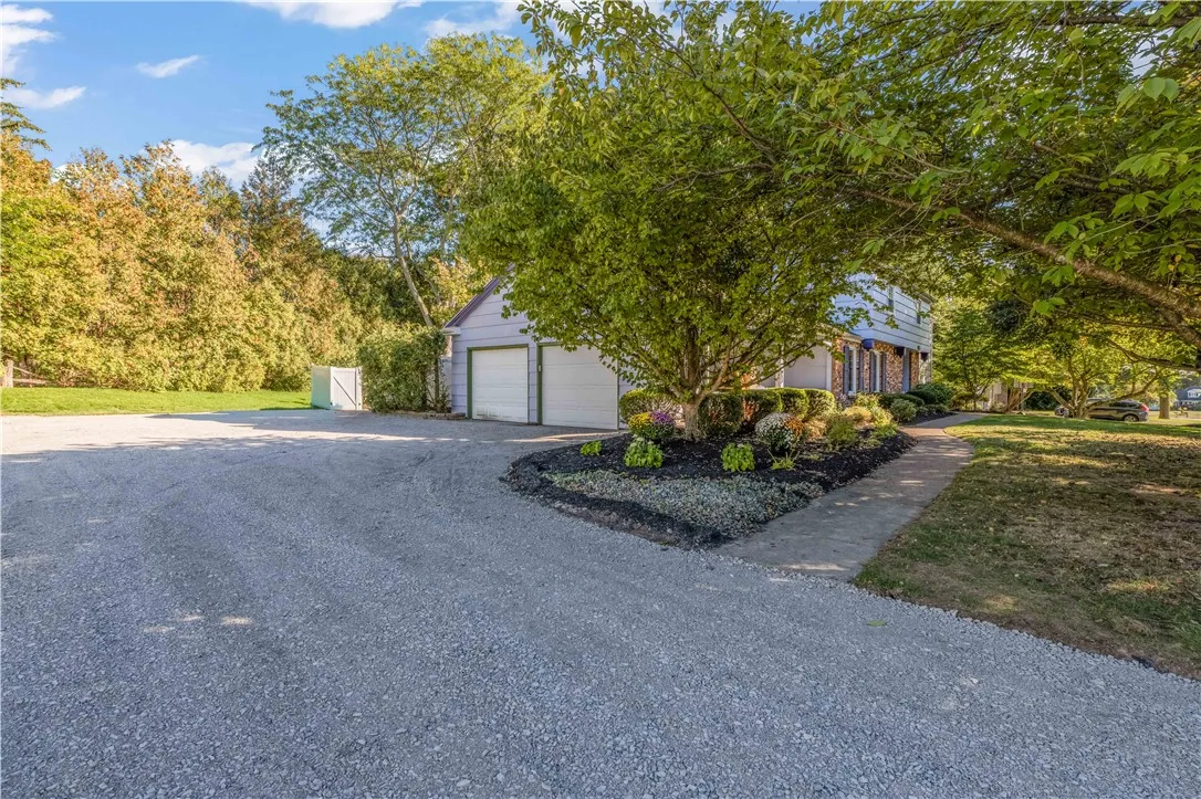 41 Old Farm Circle, Pittsford, New York 14534, Pittsford, New York 14534, 4 Bedrooms Bedrooms, 11 Rooms Rooms,3 BathroomsBathrooms,Residential,For Sale,41 Old Farm Circle, Pittsford, New York 14534,0,R1644993