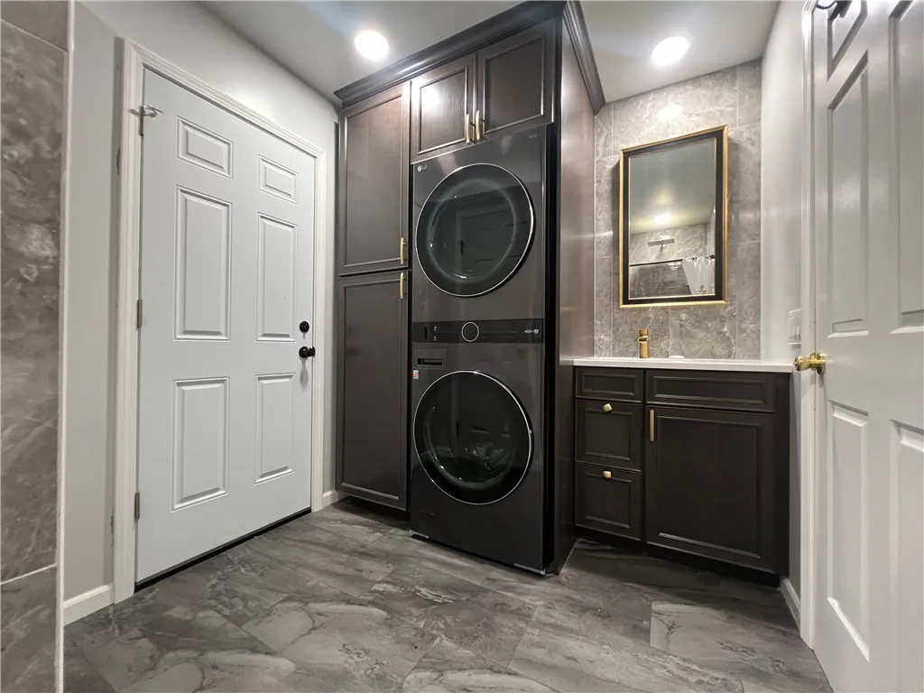 179 Kentucky Xing, Greece, New York 14612, Greece, New York 14612, 4 Bedrooms Bedrooms, 9 Rooms Rooms,3 BathroomsBathrooms,Residential,For Sale,179 Kentucky Xing, Greece, New York 14612,0,R1645002