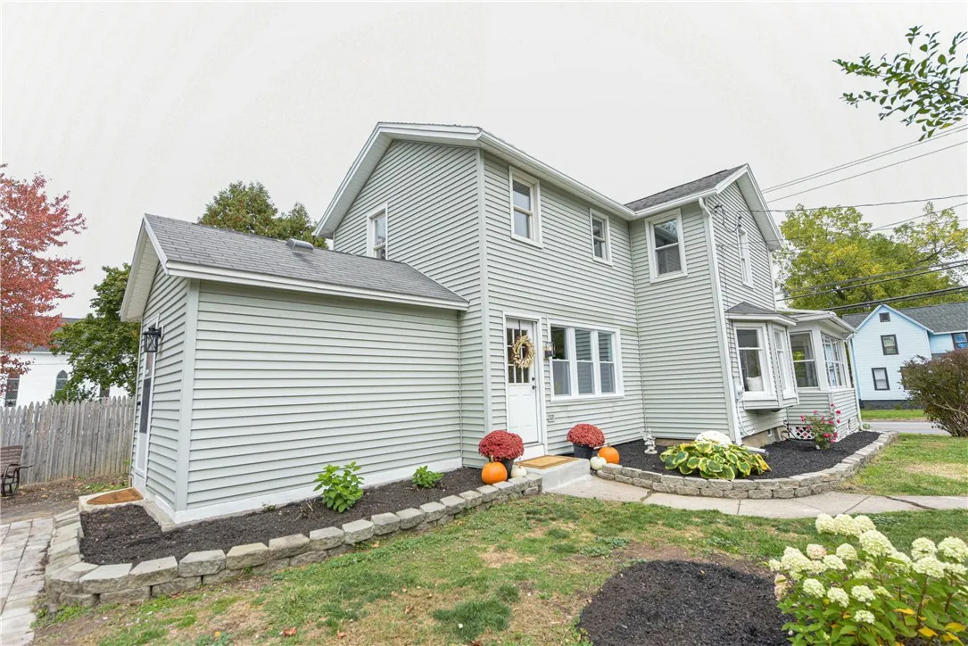 127 Lake Avenue, Parma, New York 14468, Parma, New York 14468, 4 Bedrooms Bedrooms, 6 Rooms Rooms,2 BathroomsBathrooms,Residential,For Sale,127 Lake Avenue, Parma, New York 14468,0,R1644718
