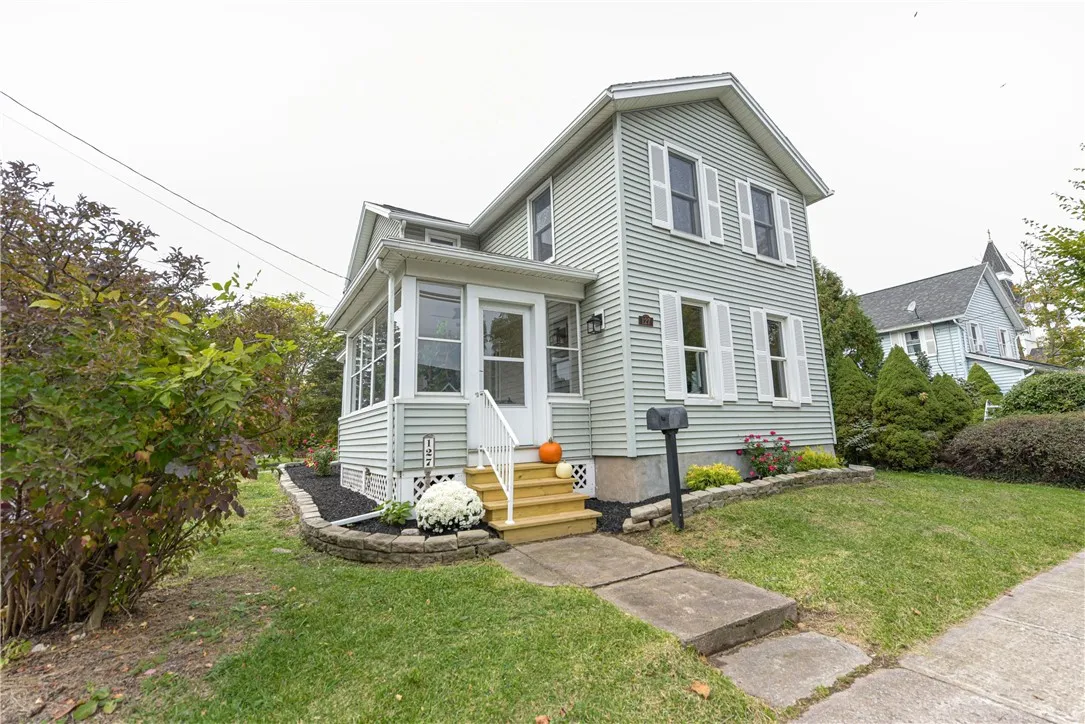 127 Lake Avenue, Parma, New York 14468, Parma, New York 14468, 4 Bedrooms Bedrooms, 6 Rooms Rooms,2 BathroomsBathrooms,Residential,For Sale,127 Lake Avenue, Parma, New York 14468,0,R1644718