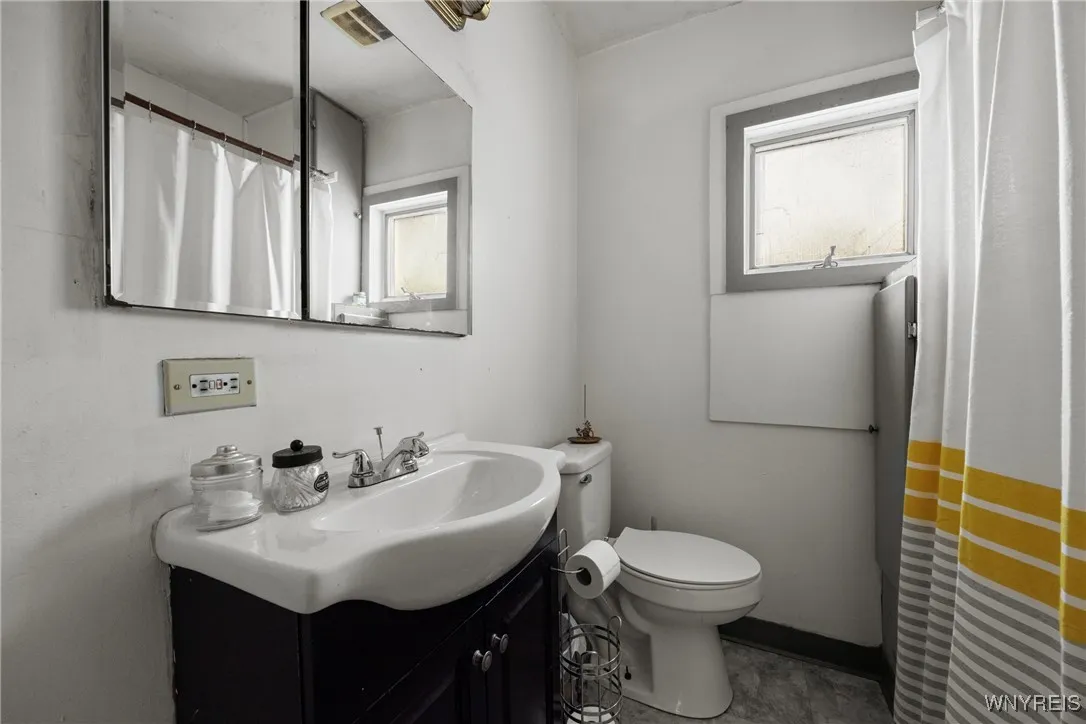 387 West Hazeltine Avenue, Tonawanda, New York 142, Tonawanda, New York 14217, 3 Bedrooms Bedrooms, 6 Rooms Rooms,1 BathroomBathrooms,Residential,For Sale,387 West Hazeltine Avenue, Tonawanda, New York 142,0,B1644641