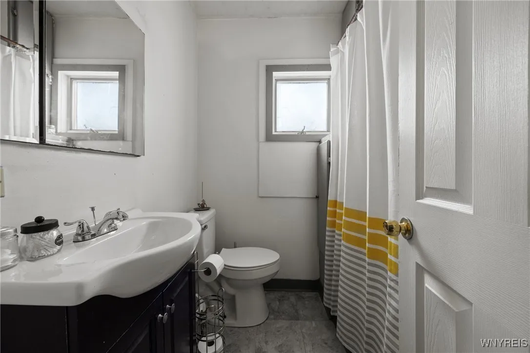 387 West Hazeltine Avenue, Tonawanda, New York 142, Tonawanda, New York 14217, 3 Bedrooms Bedrooms, 6 Rooms Rooms,1 BathroomBathrooms,Residential,For Sale,387 West Hazeltine Avenue, Tonawanda, New York 142,0,B1644641