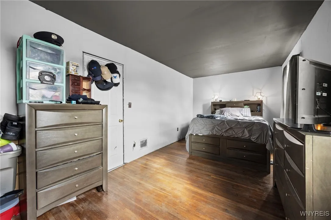 387 West Hazeltine Avenue, Tonawanda, New York 142, Tonawanda, New York 14217, 3 Bedrooms Bedrooms, 6 Rooms Rooms,1 BathroomBathrooms,Residential,For Sale,387 West Hazeltine Avenue, Tonawanda, New York 142,0,B1644641