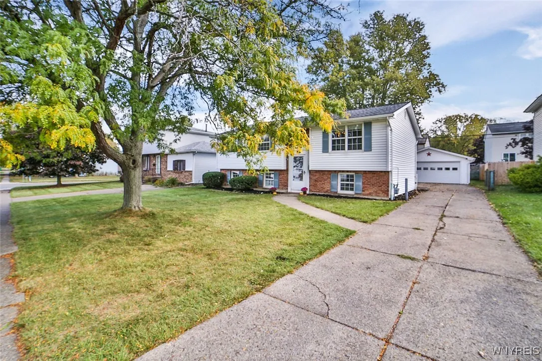 3387 Bethford Drive, Hamburg, New York 14219, Hamburg, New York 14219, 3 Bedrooms Bedrooms, 8 Rooms Rooms,1 BathroomBathrooms,Residential,For Sale,3387 Bethford Drive, Hamburg, New York 14219,0,B1644588