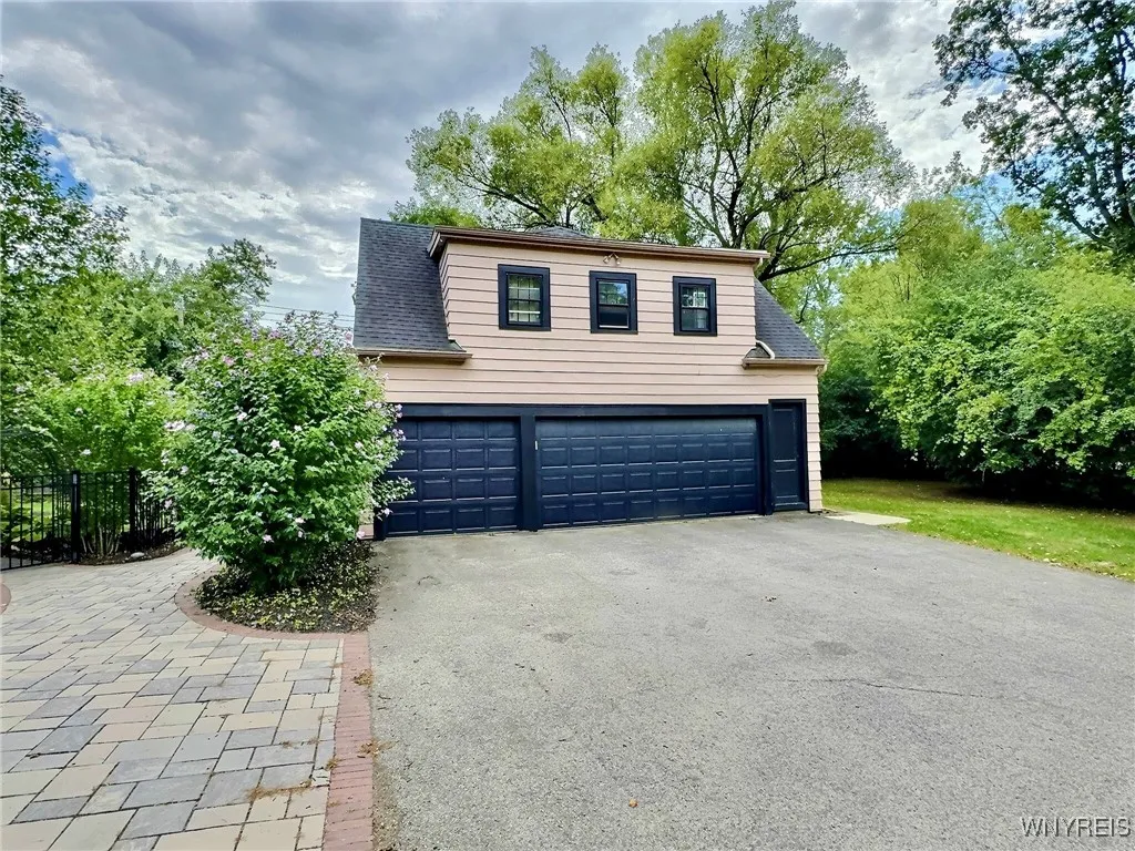 211 Lebrun Rd, Amherst, New York 14226, Amherst, New York 14226, 6 Bedrooms Bedrooms, 5 Rooms Rooms,3 BathroomsBathrooms,Residential,For Sale,211 Lebrun Rd, Amherst, New York 14226,0,B1644883