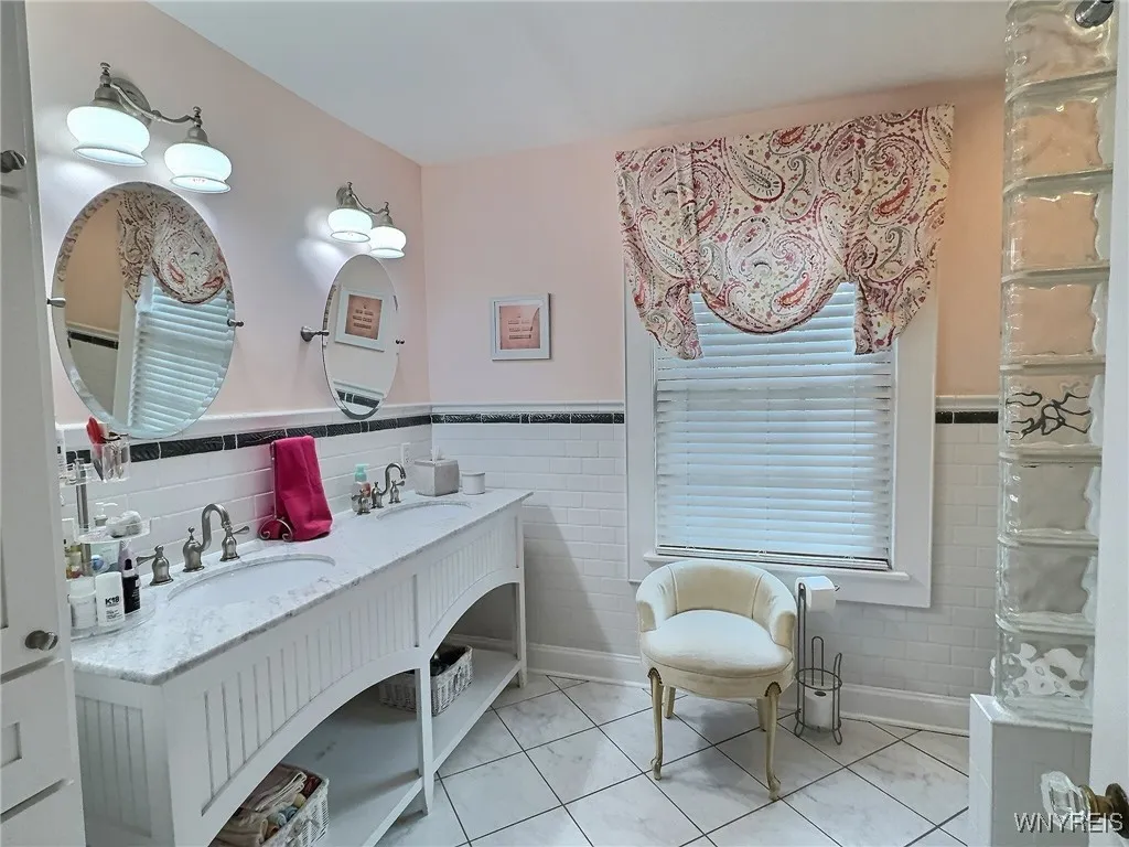 211 Lebrun Rd, Amherst, New York 14226, Amherst, New York 14226, 6 Bedrooms Bedrooms, 5 Rooms Rooms,3 BathroomsBathrooms,Residential,For Sale,211 Lebrun Rd, Amherst, New York 14226,0,B1644883