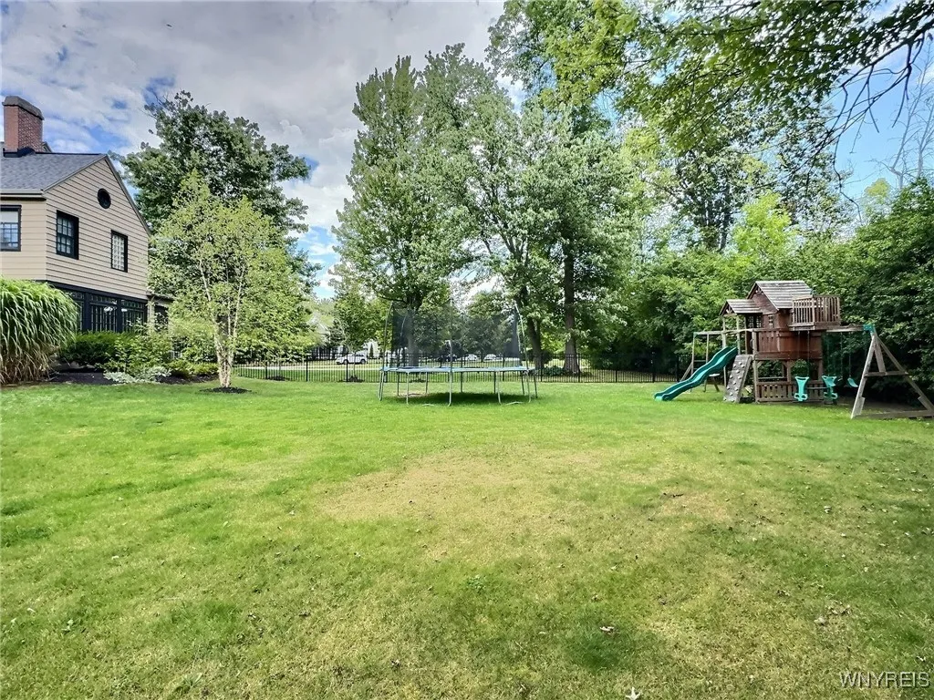 211 Lebrun Rd, Amherst, New York 14226, Amherst, New York 14226, 6 Bedrooms Bedrooms, 5 Rooms Rooms,3 BathroomsBathrooms,Residential,For Sale,211 Lebrun Rd, Amherst, New York 14226,0,B1644883