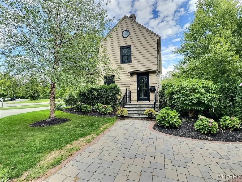 211 Lebrun Rd, Amherst, New York 14226, Amherst, New York 14226, 6 Bedrooms Bedrooms, 5 Rooms Rooms,3 BathroomsBathrooms,Residential,For Sale,211 Lebrun Rd, Amherst, New York 14226,0,B1644883