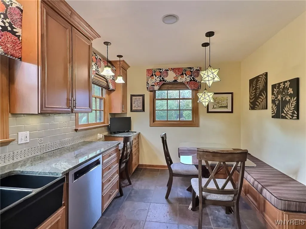 211 Lebrun Rd, Amherst, New York 14226, Amherst, New York 14226, 6 Bedrooms Bedrooms, 5 Rooms Rooms,3 BathroomsBathrooms,Residential,For Sale,211 Lebrun Rd, Amherst, New York 14226,0,B1644883