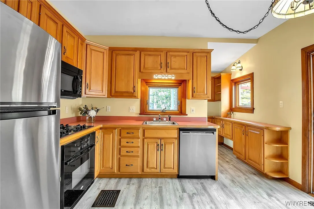 413 Pine Street, Lockport City, New York 14094, Lockport City, New York 14094, 4 Bedrooms Bedrooms, 9 Rooms Rooms,1 BathroomBathrooms,Residential,For Sale,413 Pine Street, Lockport City, New York 14094,0,B1643741