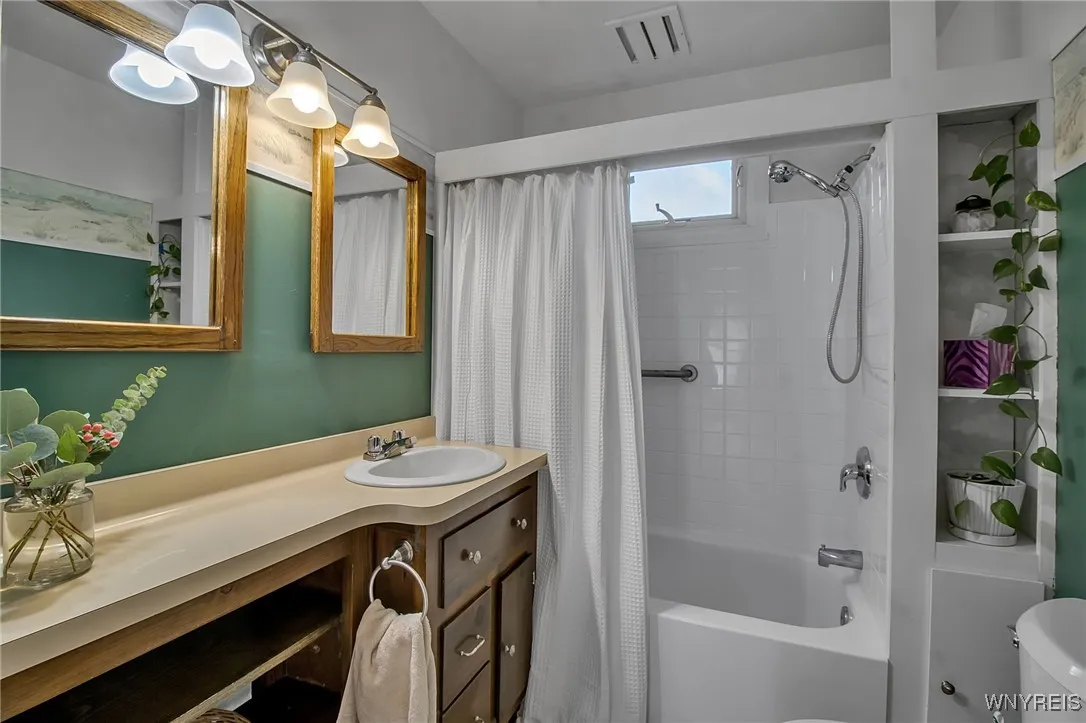 Full Bath.