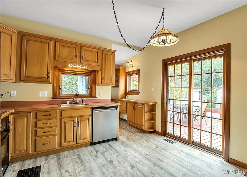 Large eat in kitchen.