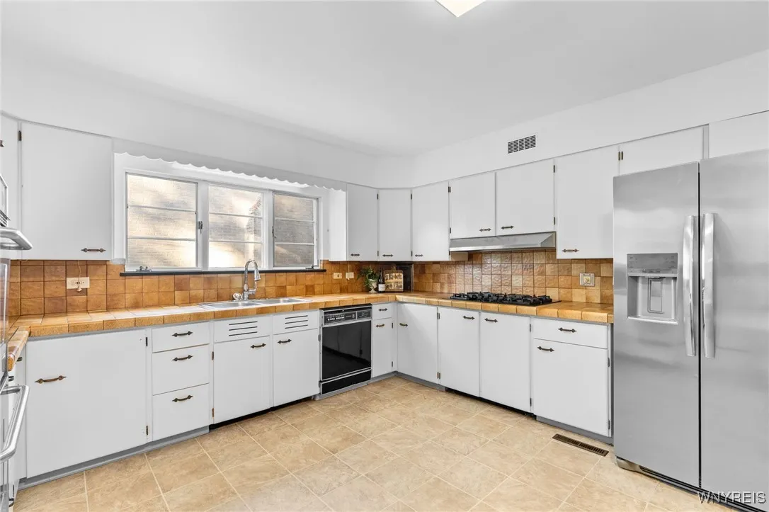 56 Hallam Road, Buffalo, New York 14216, Buffalo, New York 14216, 4 Bedrooms Bedrooms, 10 Rooms Rooms,3 BathroomsBathrooms,Residential,For Sale,56 Hallam Road, Buffalo, New York 14216,0,B1643887