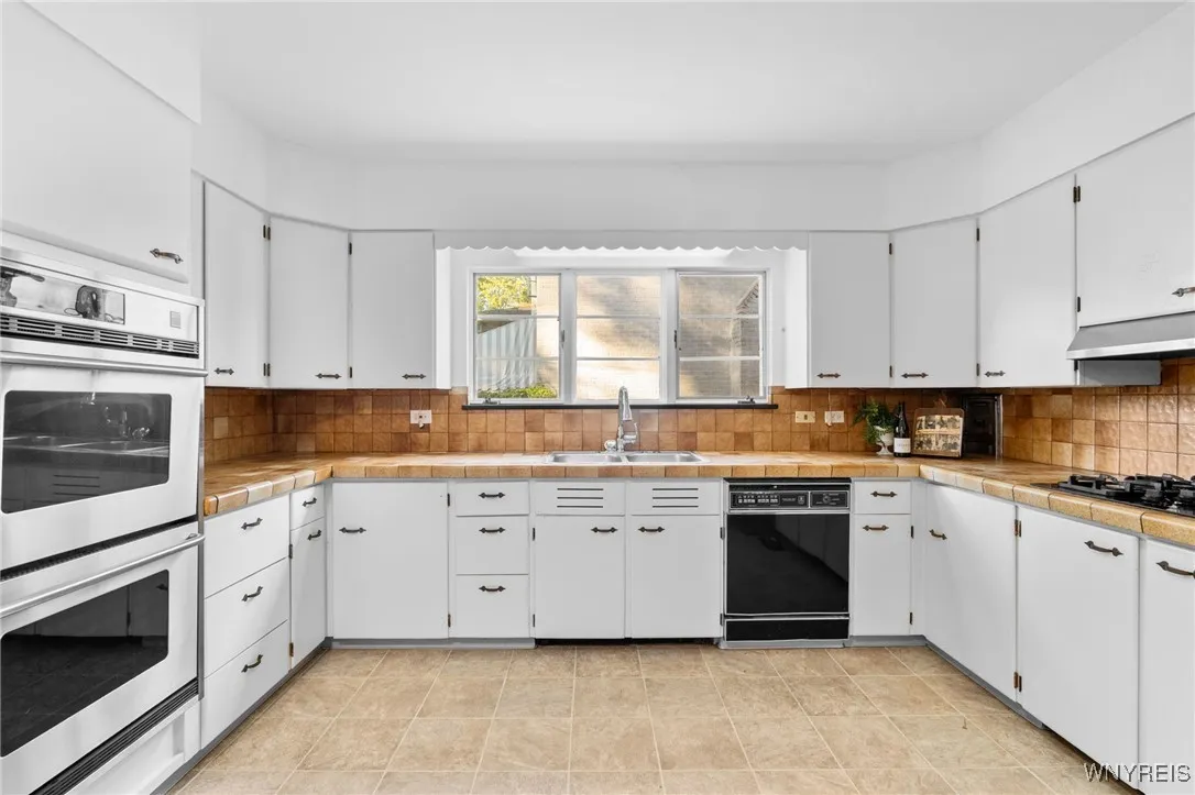 56 Hallam Road, Buffalo, New York 14216, Buffalo, New York 14216, 4 Bedrooms Bedrooms, 10 Rooms Rooms,3 BathroomsBathrooms,Residential,For Sale,56 Hallam Road, Buffalo, New York 14216,0,B1643887