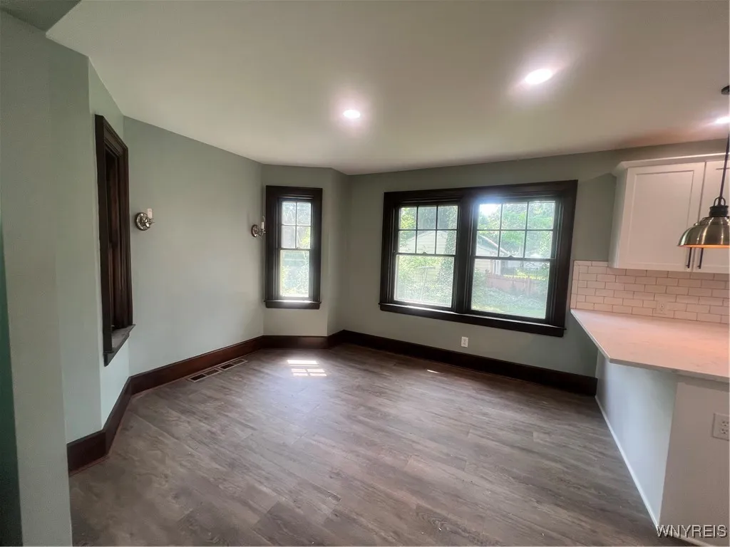 909 James Avenue, Niagara Falls, New York 14305, Niagara Falls, New York 14305, 4 Bedrooms Bedrooms, 7 Rooms Rooms,1 BathroomBathrooms,Residential Lease,For Rent,909 James Avenue, Niagara Falls, New York 14305,0,B1645082