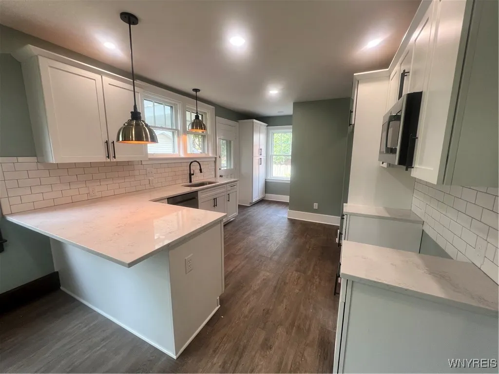 909 James Avenue, Niagara Falls, New York 14305, Niagara Falls, New York 14305, 4 Bedrooms Bedrooms, 7 Rooms Rooms,1 BathroomBathrooms,Residential Lease,For Rent,909 James Avenue, Niagara Falls, New York 14305,0,B1645082