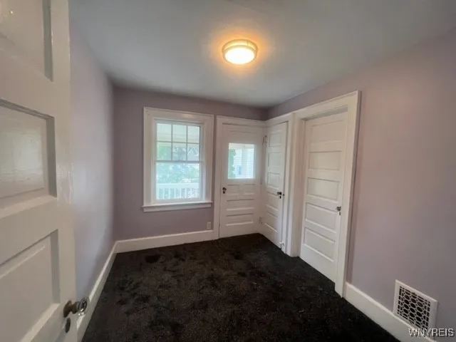909 James Avenue, Niagara Falls, New York 14305, Niagara Falls, New York 14305, 4 Bedrooms Bedrooms, 7 Rooms Rooms,1 BathroomBathrooms,Residential Lease,For Rent,909 James Avenue, Niagara Falls, New York 14305,0,B1645082
