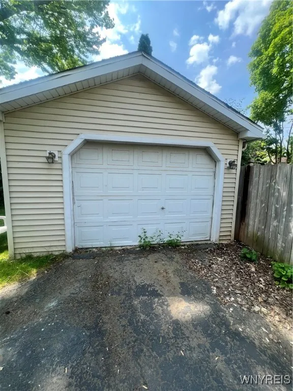 909 James Avenue, Niagara Falls, New York 14305, Niagara Falls, New York 14305, 4 Bedrooms Bedrooms, 7 Rooms Rooms,1 BathroomBathrooms,Residential Lease,For Rent,909 James Avenue, Niagara Falls, New York 14305,0,B1645082