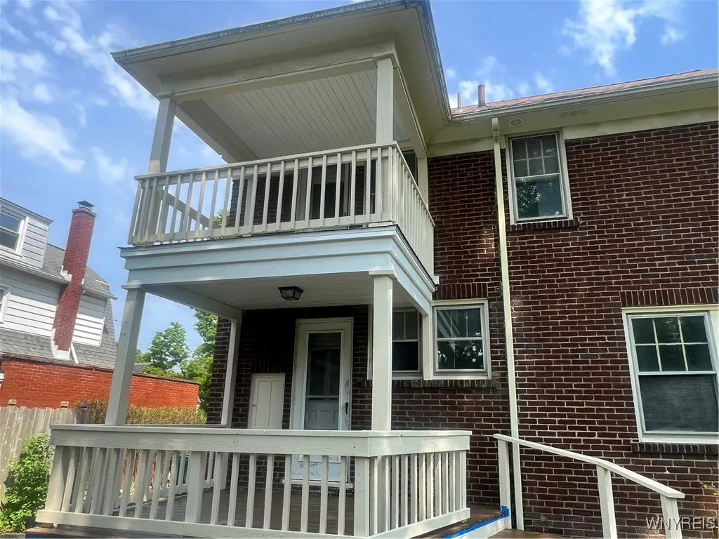 909 James Avenue, Niagara Falls, New York 14305, Niagara Falls, New York 14305, 4 Bedrooms Bedrooms, 7 Rooms Rooms,1 BathroomBathrooms,Residential Lease,For Rent,909 James Avenue, Niagara Falls, New York 14305,0,B1645082