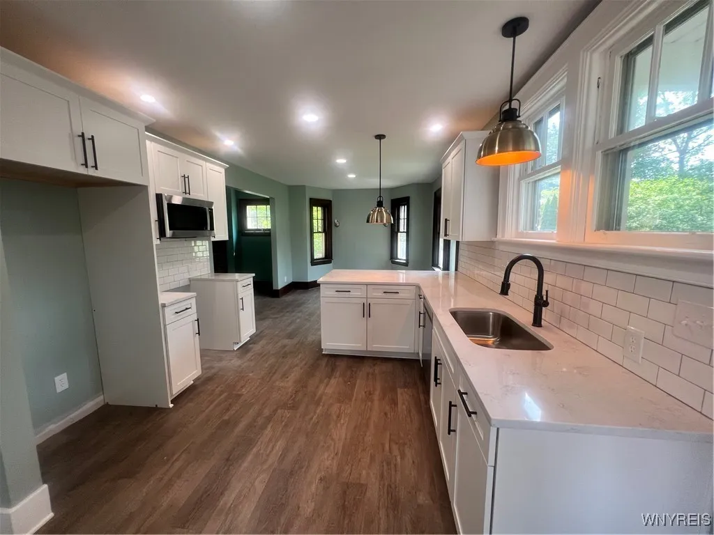 909 James Avenue, Niagara Falls, New York 14305, Niagara Falls, New York 14305, 4 Bedrooms Bedrooms, 7 Rooms Rooms,1 BathroomBathrooms,Residential Lease,For Rent,909 James Avenue, Niagara Falls, New York 14305,0,B1645082