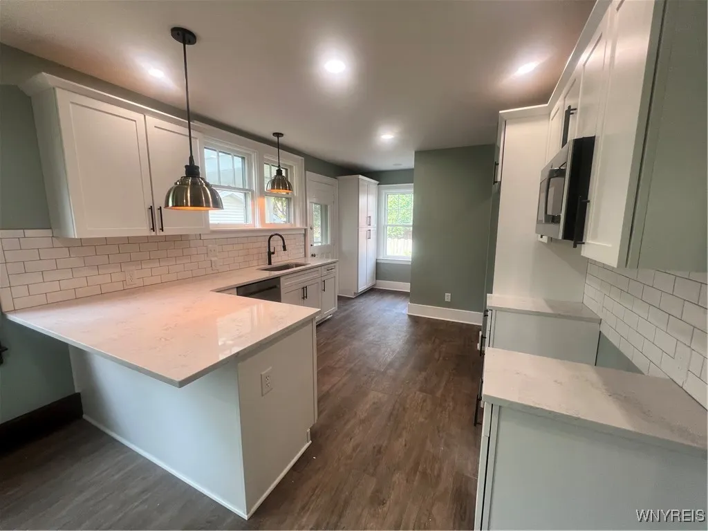 909 James Avenue, Niagara Falls, New York 14305, Niagara Falls, New York 14305, 4 Bedrooms Bedrooms, 7 Rooms Rooms,1 BathroomBathrooms,Residential Lease,For Rent,909 James Avenue, Niagara Falls, New York 14305,0,B1645082